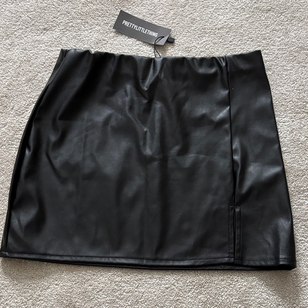 PrettyLittleThing petite black cracked faux leather micro mini skirt size S/4